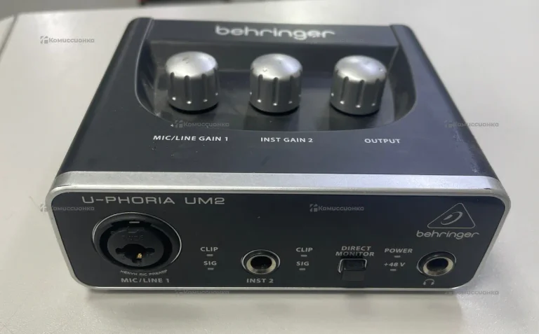 Звуковая карта Behringer u-phoria um2