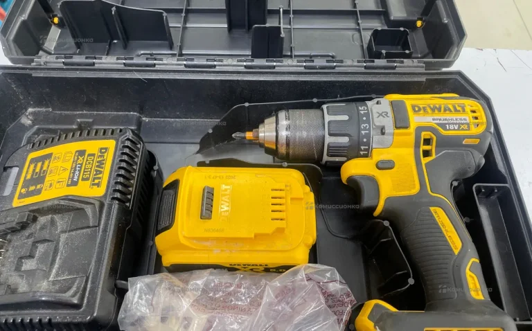 Шуруповерт Dewalt DCD791D2