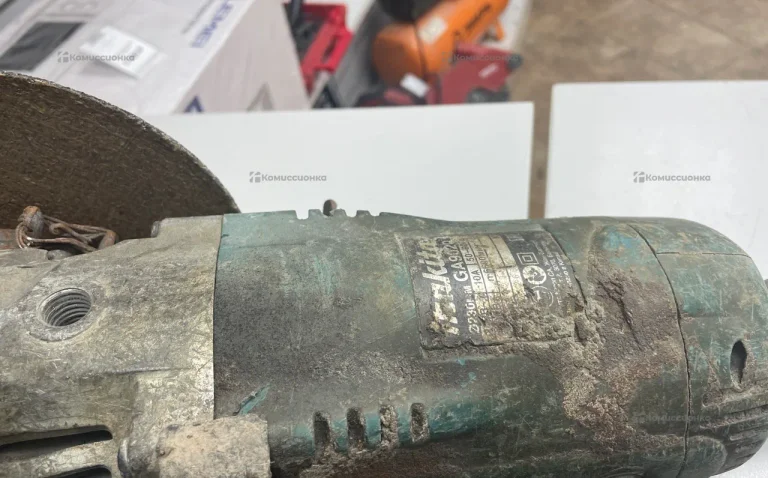Углошлифовальная машина Makita GA 9020