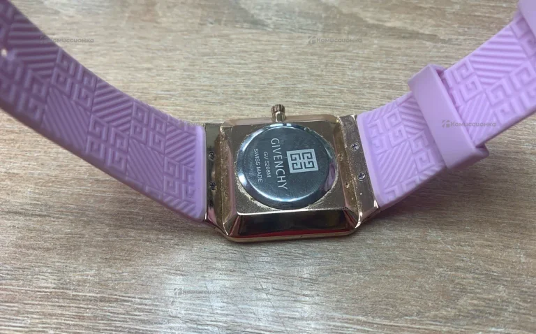 Часы женские GIVENCHY