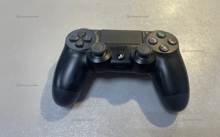 джостик PS 4 ..