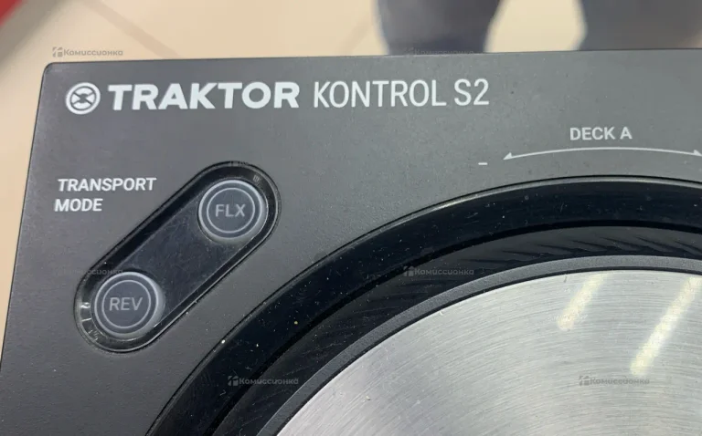 DJ контроллер Traktor S2 MK3