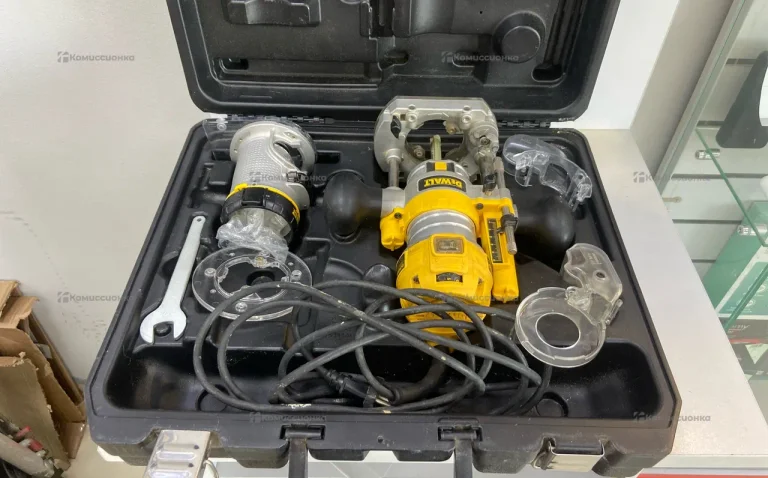 Фрезер Dewalt D 26204