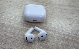 Купить наушники AirPods 4( без шумоподавление) б/у , в Казань Цена:5900рублей